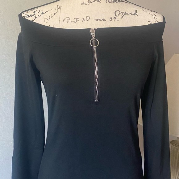 Off the Shoulder Top - Picture 3 of 6